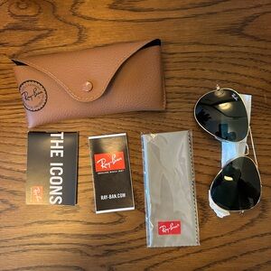 Ray-Ban RB3025 Gold Frame Aviator Sunglasses